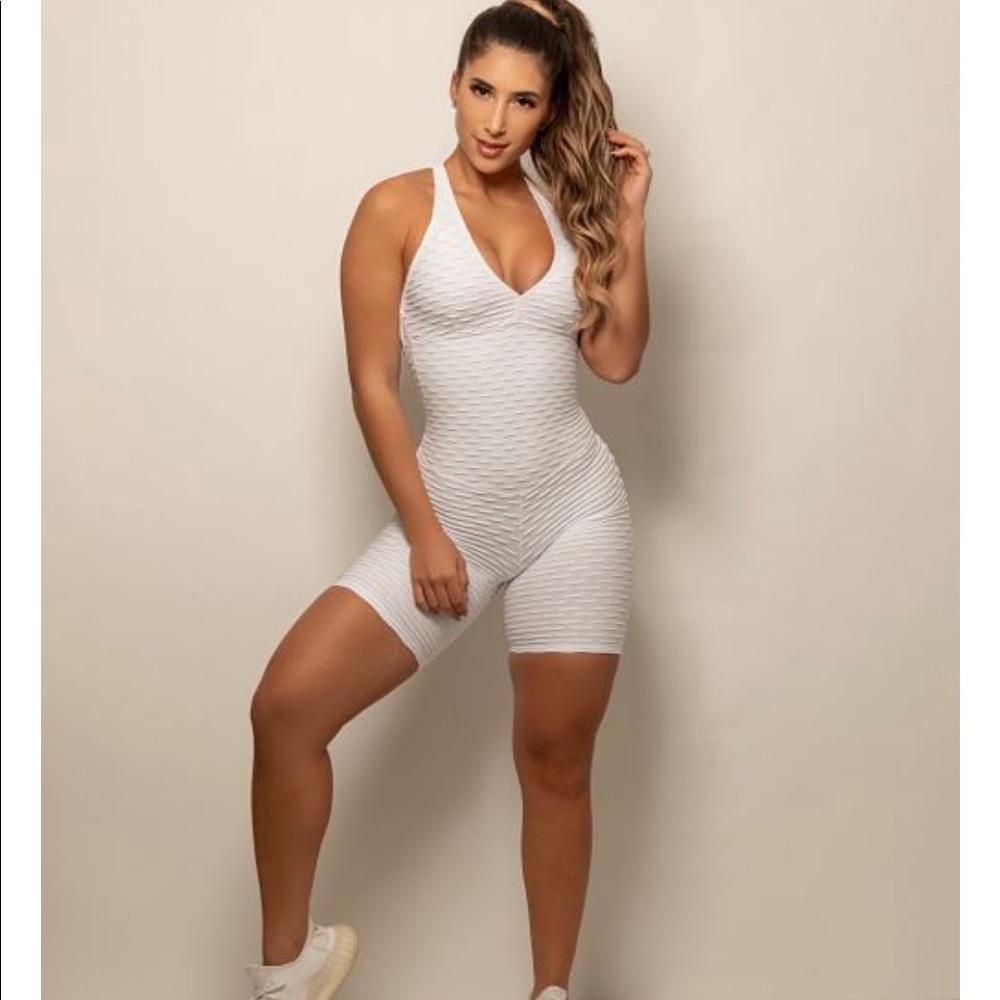 White textured romper ONE SIZE. MISS BUSCEMI